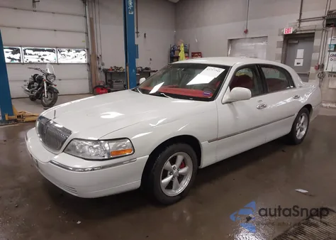 2006 Lincoln Town Car Signature z USA, uszkodzony, nr VIN 1LNHM81W26Y651130